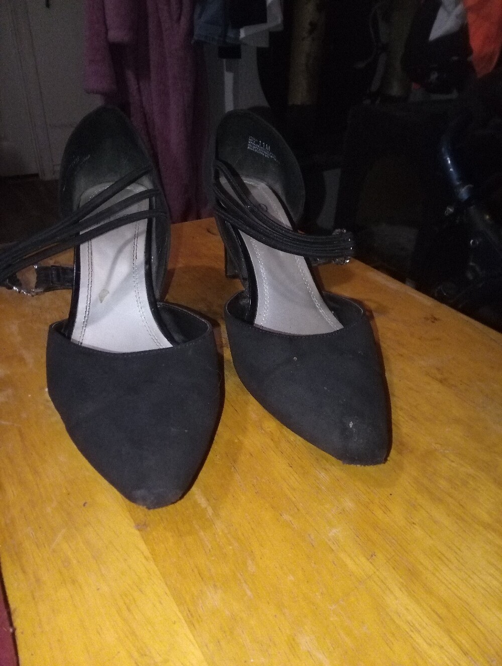 Black Women's Pointed-Toe Strappy Pumps